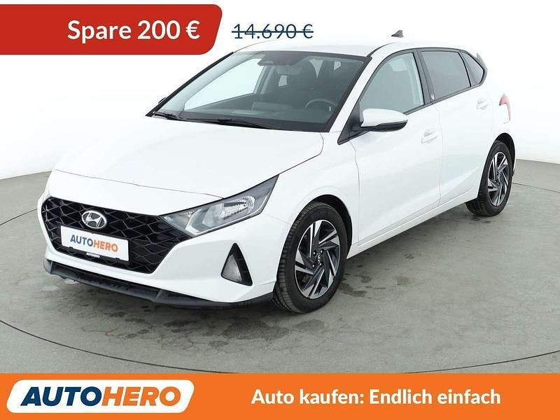 Weiss Gebraucht 2022 Hyundai i20 Edition 30 Kleinwagen | 14.490 € (Fairer Preis) - Bild 1/3