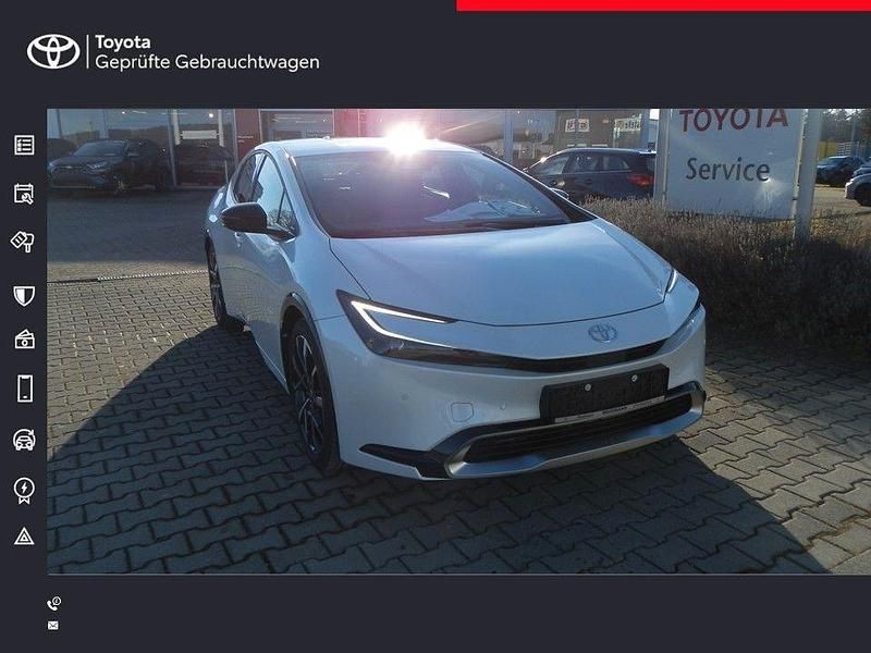 Weiß Gebraucht 2024 Toyota Prius Plug-in Hybrid Executive Kleinwagen | 36.400 € (Superpreis) - Bild 1/4