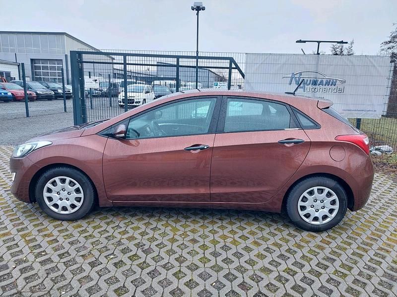 Gebraucht Hyundai i30 Classic 99 PS (72 kW) 2013 Orange Limousine