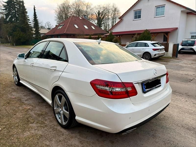 Gebraucht Mercedes E350 AMG 265 PS (194 kW) 2013 Weiß Limousine