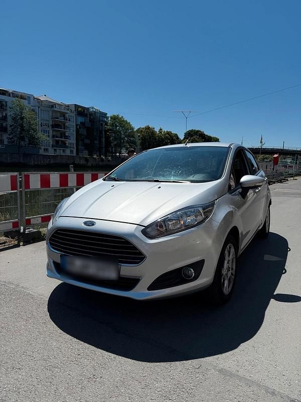Silber Gebraucht 2014 Ford Fiesta Kleinwagen | 6.100 € (Teuer) - Bild 1/4