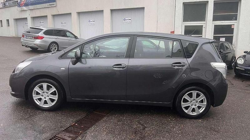 Gebraucht Toyota Verso Edition 147 PS (108 kW) 2010 Grau Van / Kleinbus