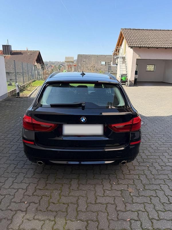 Gebraucht BMW 520 190 PS (139 kW) 2019 Schwarz Kombi