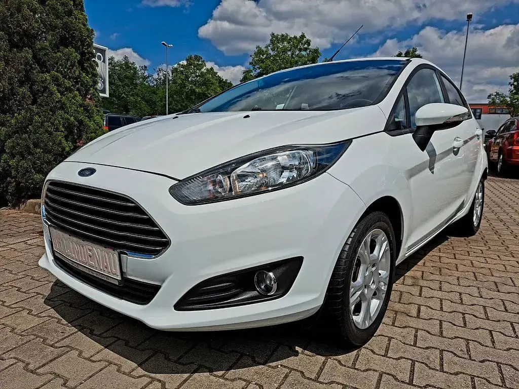 Gebraucht Ford Fiesta 82 PS (60 kW) 2013 Weiß Limousine