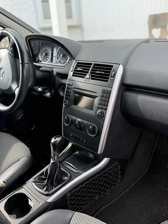 Gebraucht Mercedes A160 95 PS (69 kW) 2010 Schwarz Limousine