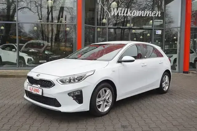Używany Kia Ceed Vision 136 KM (100 kW) 2020 Biały Hatchback