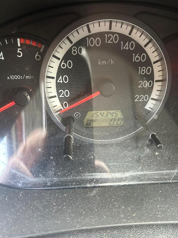 Usado Mazda 5 110 HP (80 kW) 2006 Prateado Monovolume