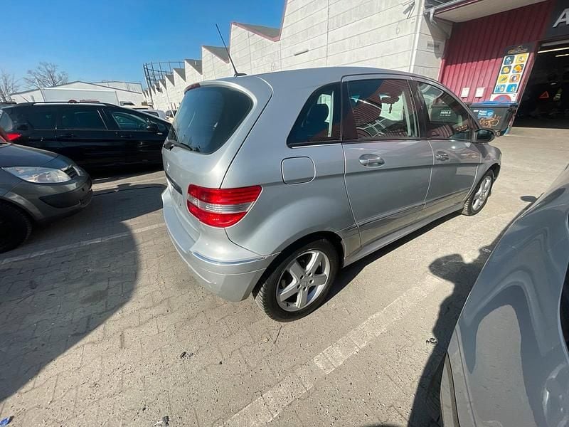 Second-hand Mercedes B200 2005 Argintiu Monovolum