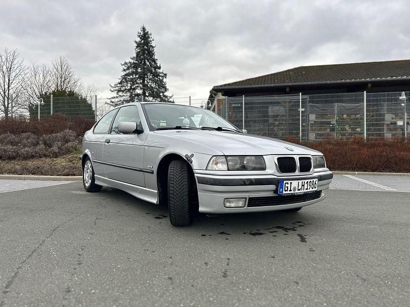 Gebraucht BMW 316 105 PS (77 kW) 1999 Silber