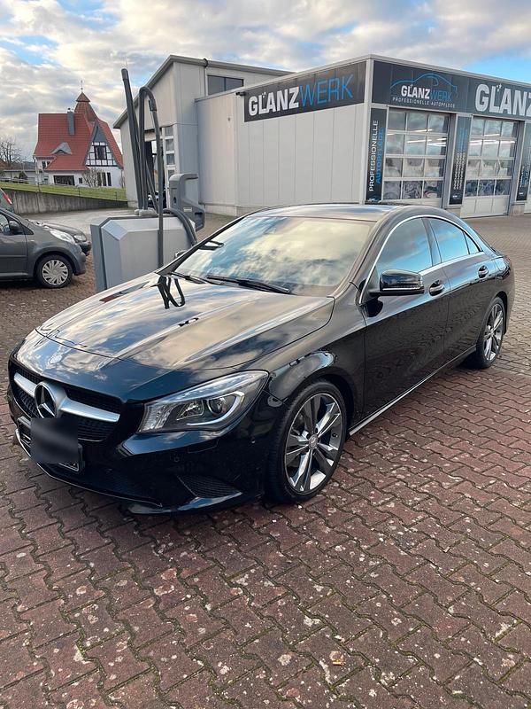 Schwarz Gebraucht 2015 Mercedes CLA200 Limousine | 14.600 € (Guter Preis) - Bild 1/4