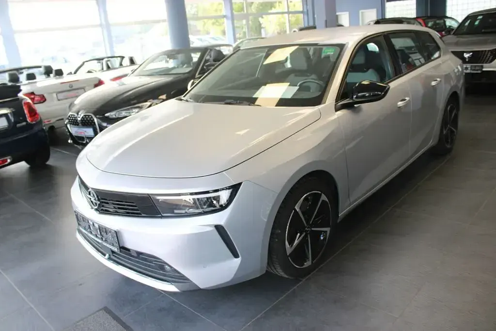 Gebraucht Opel Astra Edition 181 PS (133 kW) 2024 Silber Kleinwagen
