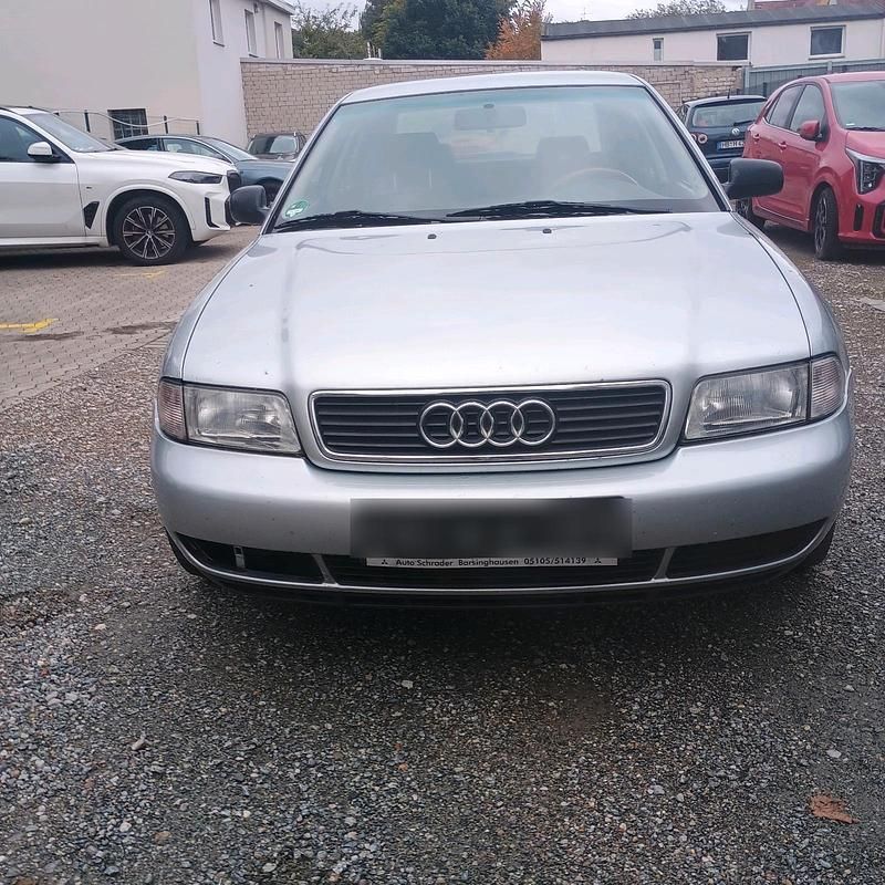 Silber Gebraucht 1996 Audi A4 Limousine | 500 € (Superpreis) - Bild 1/4