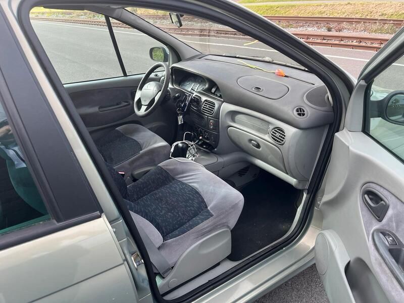 Grau Gebraucht 2002 Renault Scénic Van / Kleinbus | 1.950 € (Fairer Preis) - Bild 1/4