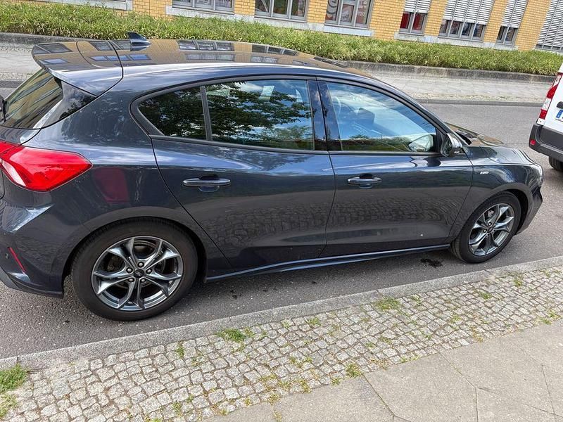 Gebraucht Ford Focus ST-Line 125 PS (91 kW) 2020 Blau Limousine