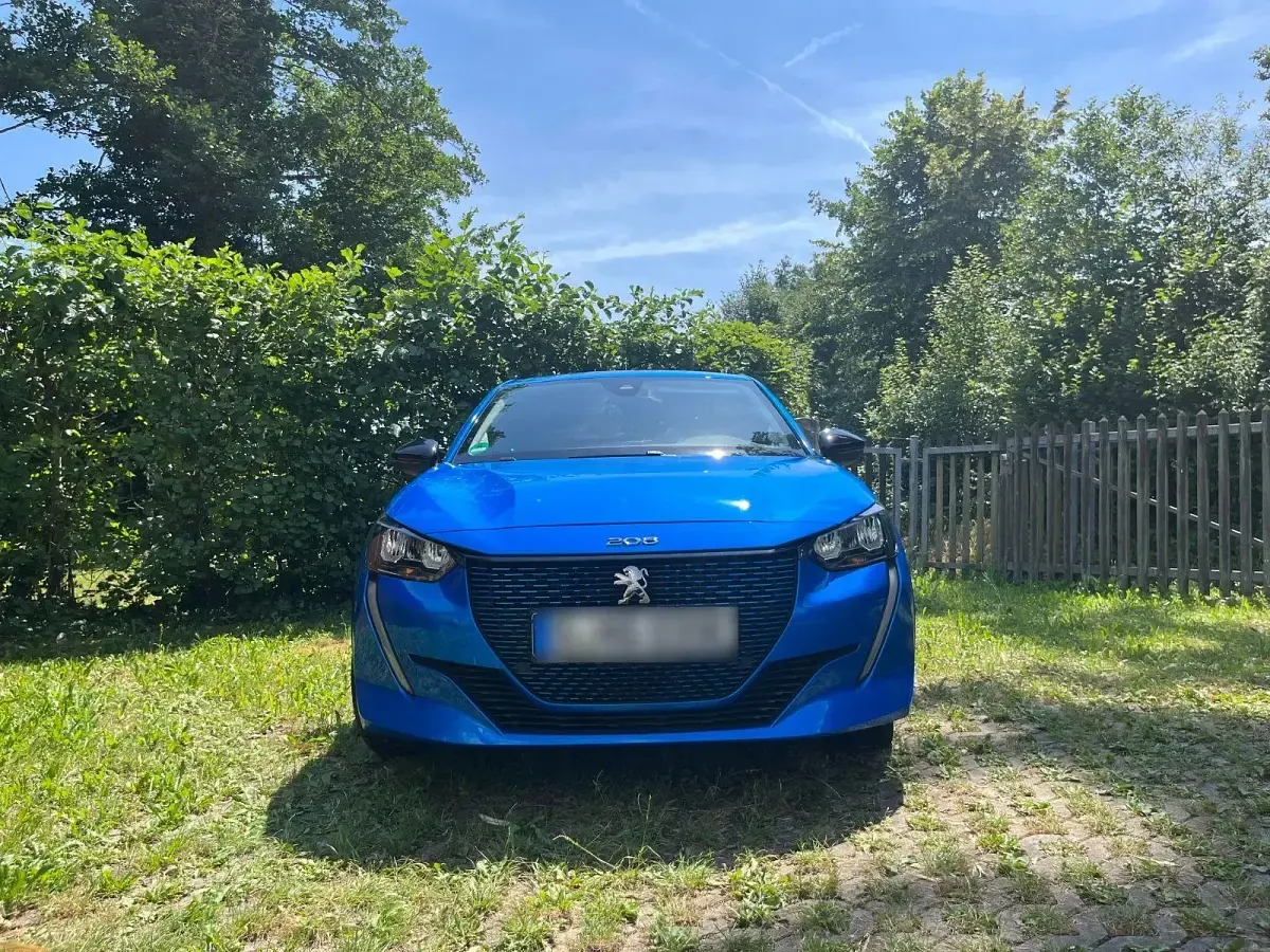 Gebraucht Peugeot e-208 Active 100 kW (136 PS) 2022 Blau Kleinwagen