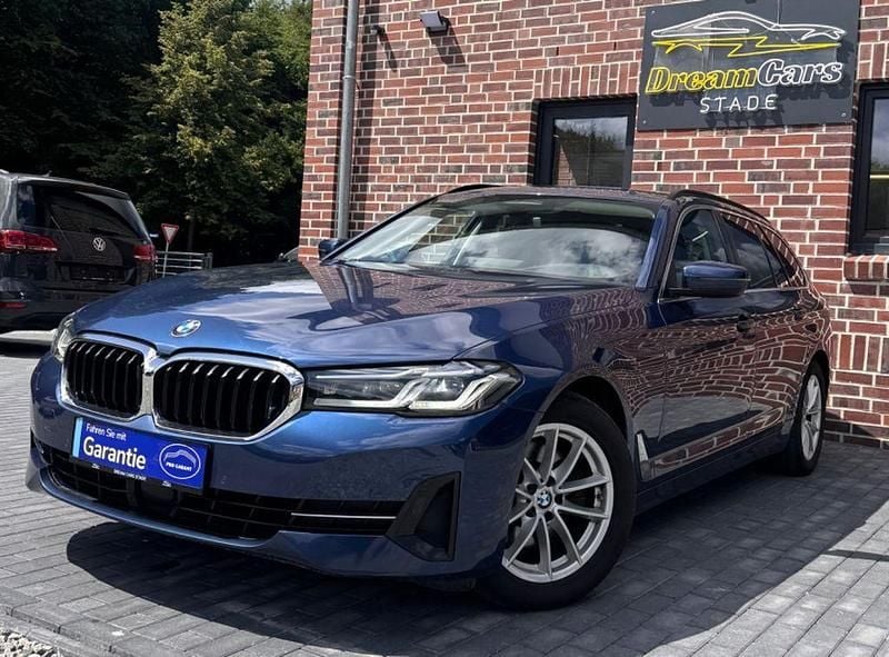 Blau Gebraucht 2020 BMW 520 Performance Kombi | 23.950 € (Guter Preis) - Bild 1/4