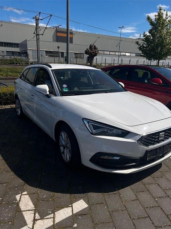 Weiß Gebraucht 2021 Seat Leon Style Kombi | 17.600 € (Superpreis) - Bild 1/4