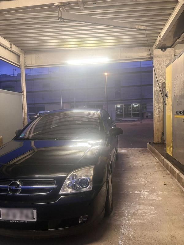 Schwarz Gebraucht 2005 Opel Vectra Limousine | 750 € (Superpreis) - Bild 1/4