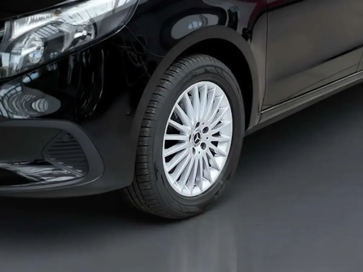 Gebraucht Mercedes V220 163 PS (119 kW) 2025 Obsidianschwarz metallic Van / Kleinbus