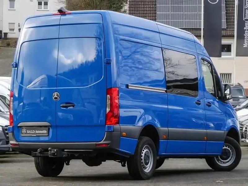 Gebraucht Mercedes Sprinter 190 PS (139 kW) 2022 Blau Van