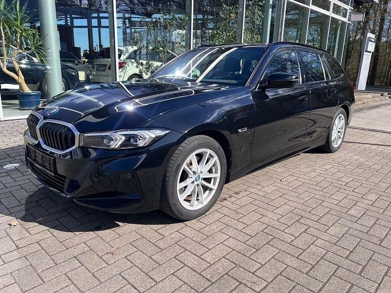 Gebraucht BMW 320e 204 PS (150 kW) 2023 Schwarz Limousine