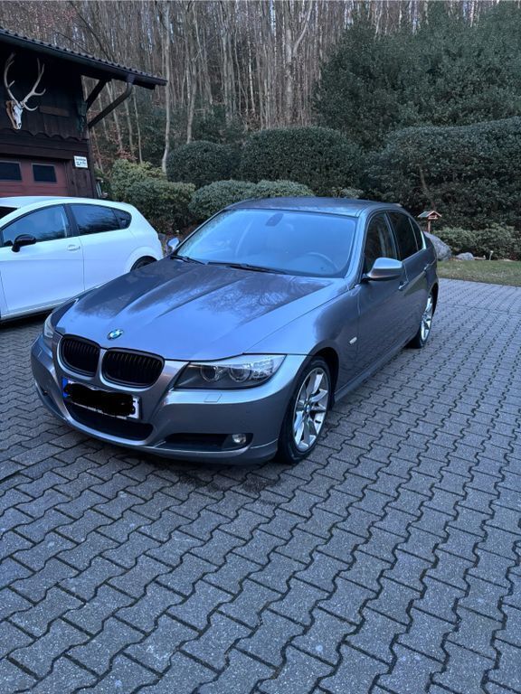 Grau Gebraucht 2009 BMW 325 Limousine | 9.000 € (Fairer Preis) - Bild 1/4