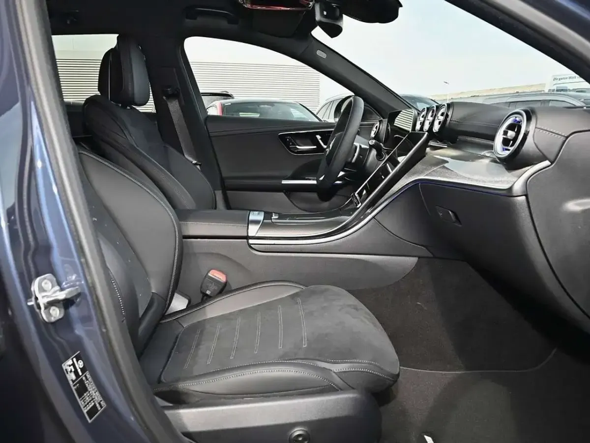 Gebraucht Mercedes C220 AMG line 197 PS (144 kW) 2026 Blau / sodalithblau Kombi