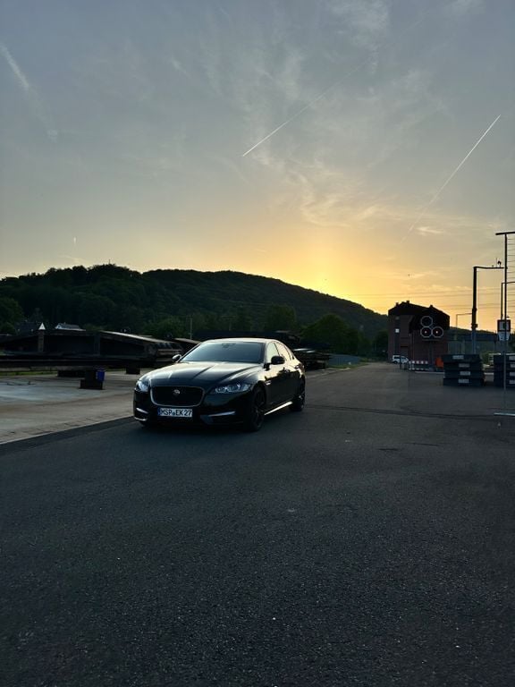 Schwarz Gebraucht 2018 Jaguar XF R-Sport Limousine | 17.500 € (Guter Preis) - Bild 1/4