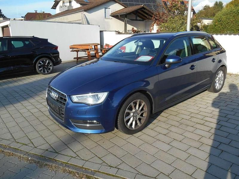 Scubablau Gebraucht 2014 Audi A3 Sportback Ambition Kombi | 10.980 € (Superpreis) - Bild 1/4