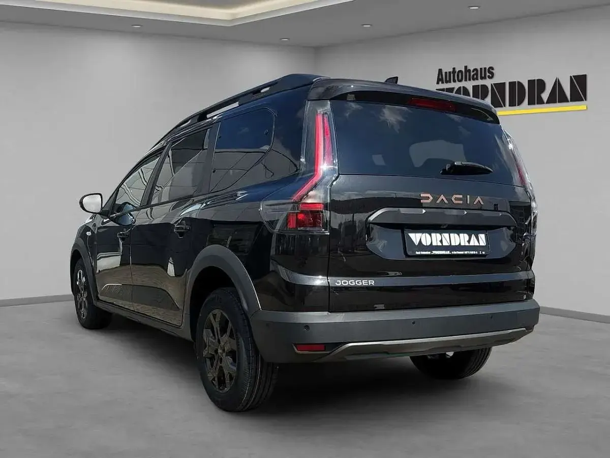 Neu Dacia Jogger Extreme 101 PS (74 kW) 2026 Schwarz Van / Kleinbus