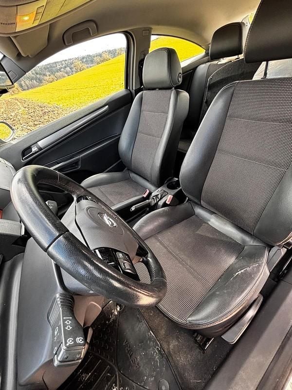 Gebraucht Opel Astra 116 PS (85 kW) 2009 Schwarz Kleinwagen