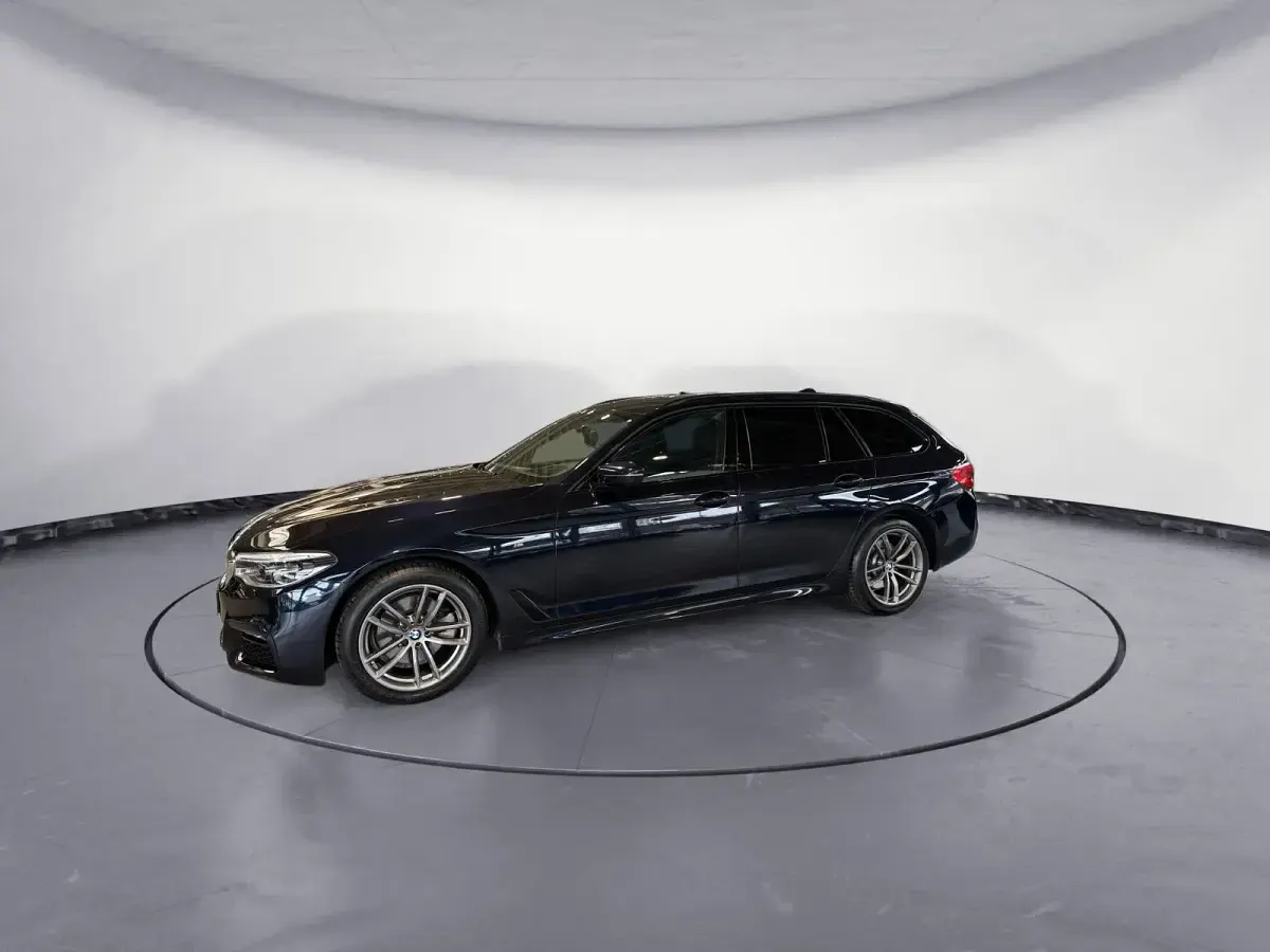 Gebraucht BMW 520 M Sport 190 PS (139 kW) 2021 Schwarz Kombi