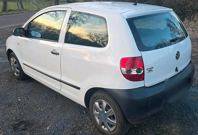 Gebraucht VW Fox 54 PS (39 kW) 2011 Weiß Kleinwagen