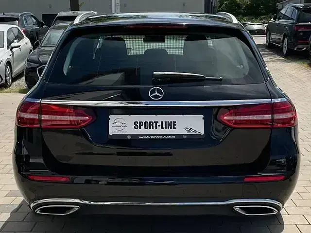 Gebraucht Mercedes E400 330 PS (242 kW) 2022 Schwarz Limousine