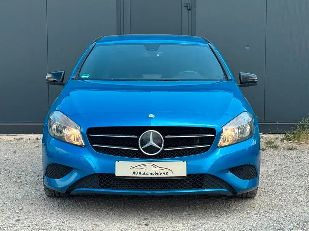 Gebraucht Mercedes A180 122 PS (89 kW) 2012 Blau Kleinwagen