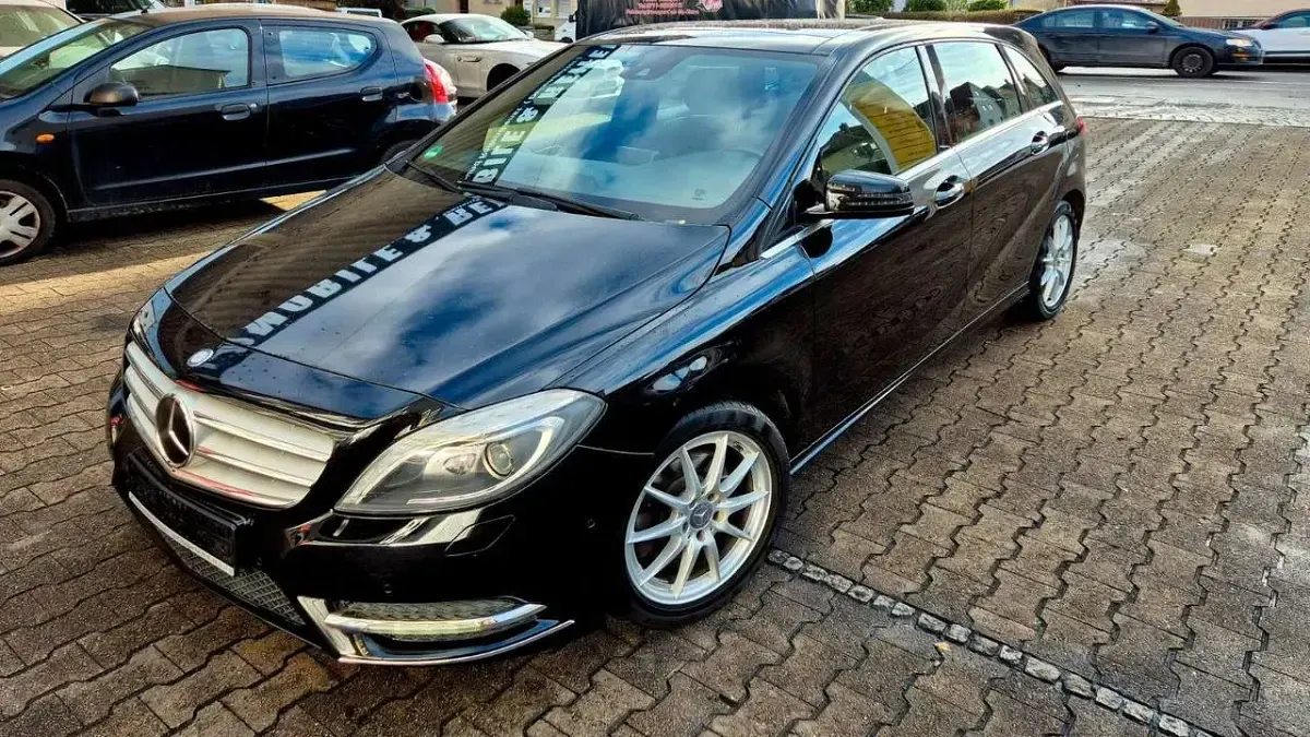 Gebraucht Mercedes B250 211 PS (155 kW) 2013 Schwarz Kleinwagen