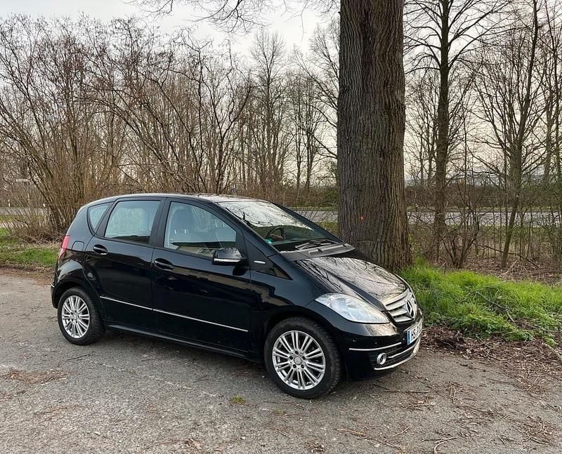 Gebraucht Mercedes A180 Elegance 109 PS (80 kW) 2011 Schwarz Kleinwagen