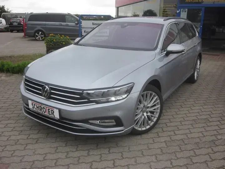 Pyritsilber metallic (metallic) Gebraucht 2023 VW Passat Business Kombi | 31.990 € (Guter Preis) - Bild 1/4