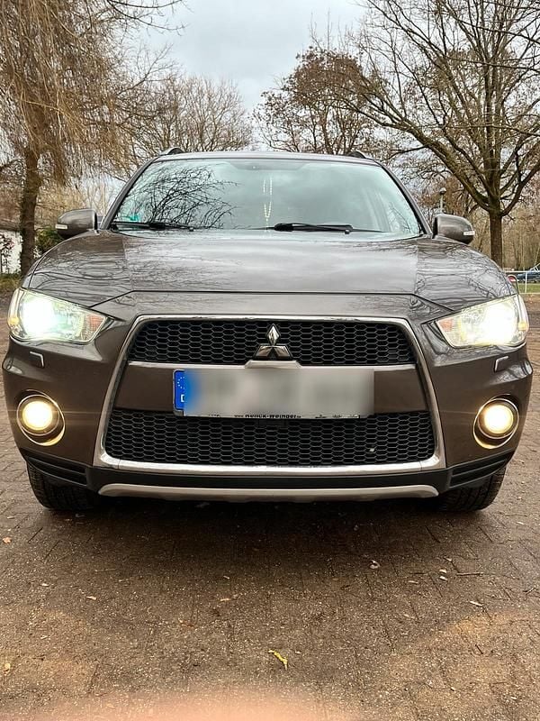 Braun Gebraucht 2011 Mitsubishi Outlander SUV | 5.200 € (Fairer Preis) - Bild 1/4