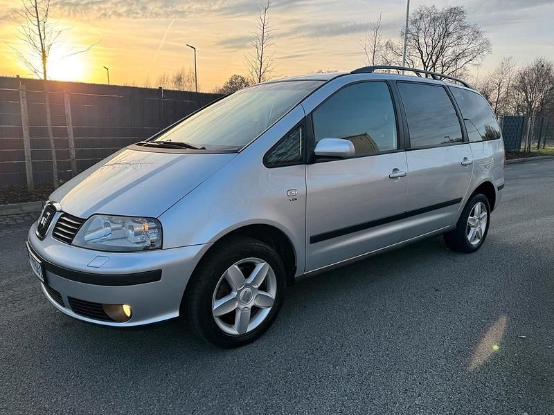 Silber Gebraucht 2007 Seat Alhambra Comfort Van / Kleinbus | 2.550 € (Fairer Preis) - Bild 1/4