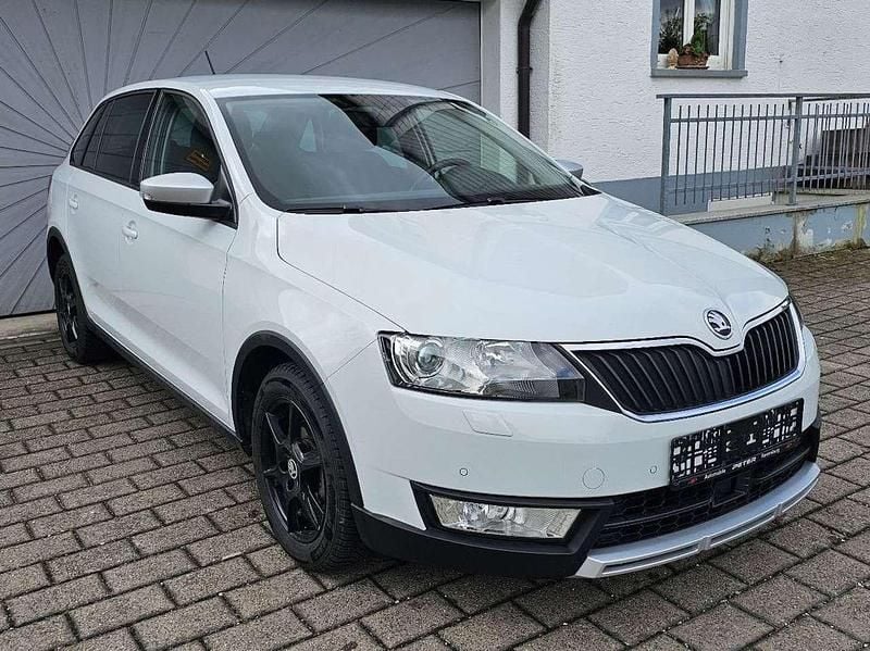 Weiß Gebraucht 2015 Skoda Rapid ScoutLine Kombi | 5.500 € (Guter Preis) - Bild 1/4