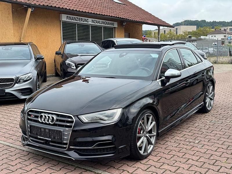 Pantherschwarz kristall Gebraucht 2016 Audi S3 Sport Limousine | 28.800 € (Etwas zu teuer) - Bild 1/4