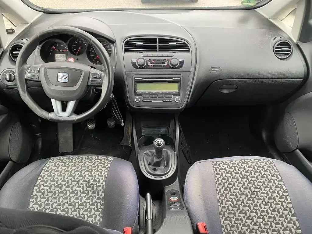 Używany Seat Altea Copa 105 KM (77 kW) 2011 Czerwony Sedan/Limuzyna