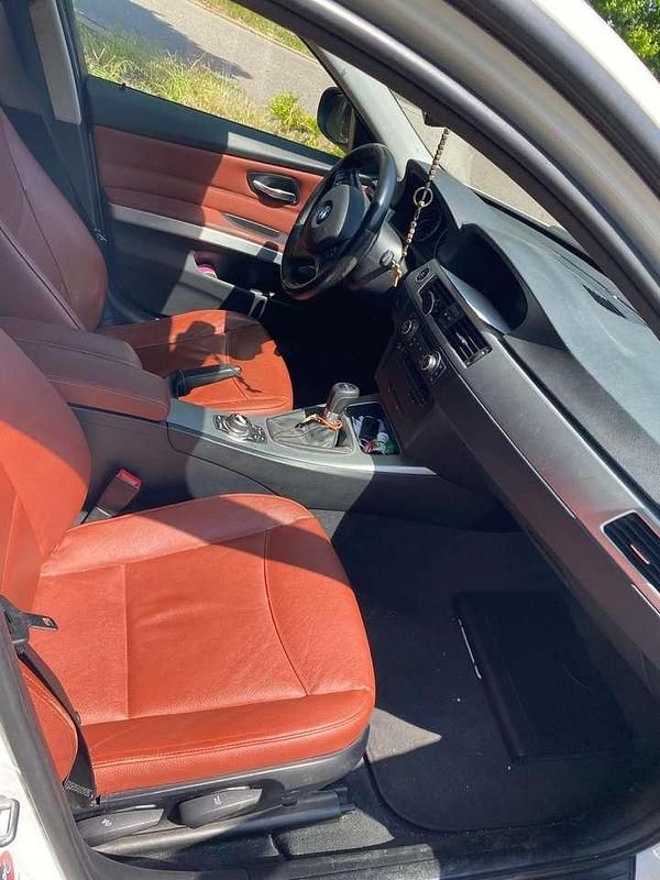 Gebraucht BMW 320 Exclusive 163 PS (119 kW) 2011 Kombi