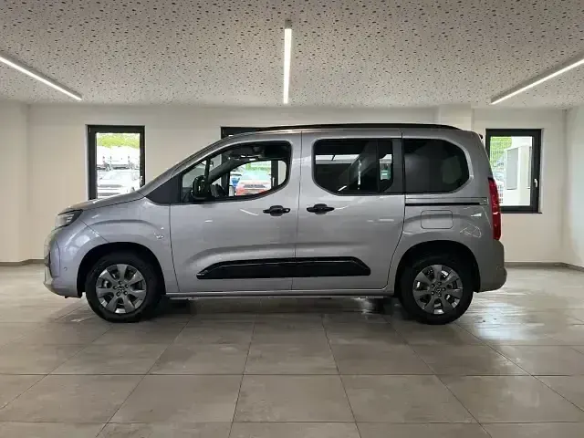 Neu Opel Combo 131 PS (96 kW) 2026 Silber Van / Kleinbus