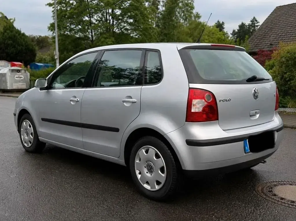 Gebraucht VW Polo Basis 65 PS (47 kW) 2003 Silber Limousine