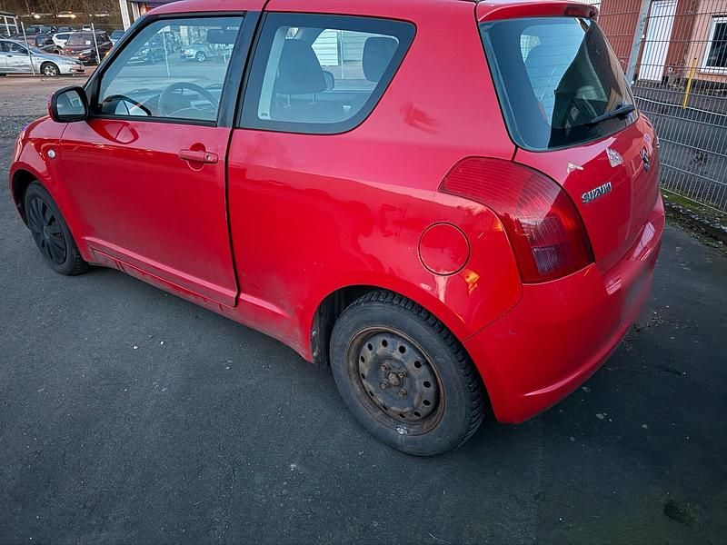 Gebraucht Suzuki Swift 92 PS (67 kW) 2006 Rot Kleinwagen