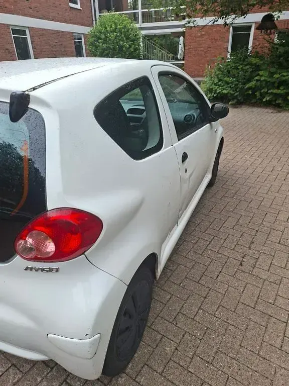 Gebraucht Toyota Aygo 68 PS (50 kW) 2008 Weiß Kleinwagen