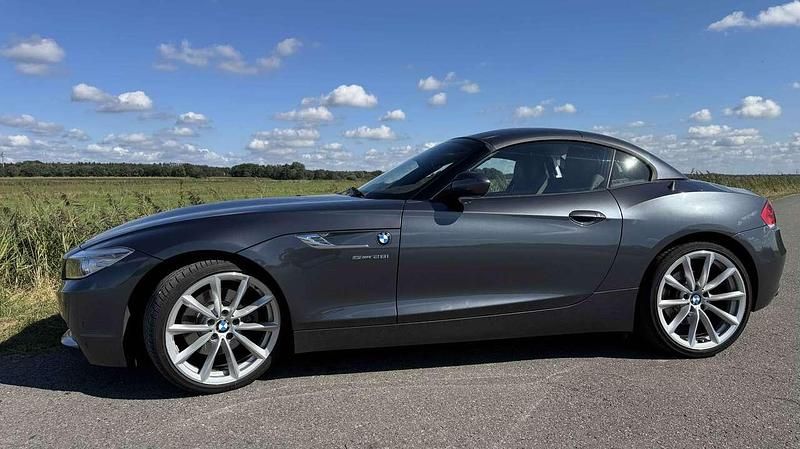 Grau Gebraucht 2015 BMW Z4 Cabrio | 27.800 € (Fairer Preis) - Bild 1/4