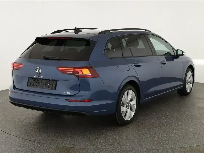 Neu VW Golf VIII Life 150 PS (110 kW) 2026 Anemonenblau metallic Kombi